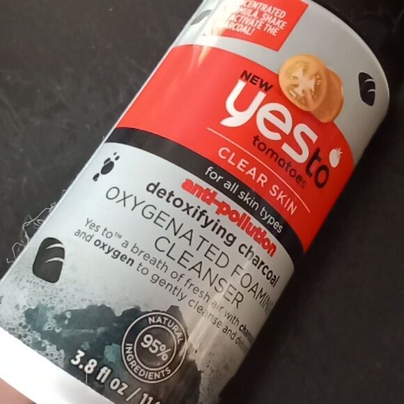 Yes To Tomatoes Clear Skin Anti-Pollution Detoxifying Charcoal Oxygenated Foamin - Picture 4 of 5